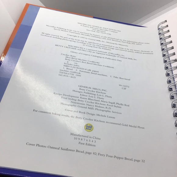 NEW Lot Of 2 HB/SB Bread Machine Cookbooks BH & G Betty Crocker 1st Ed Baking - Picture 4 of 12